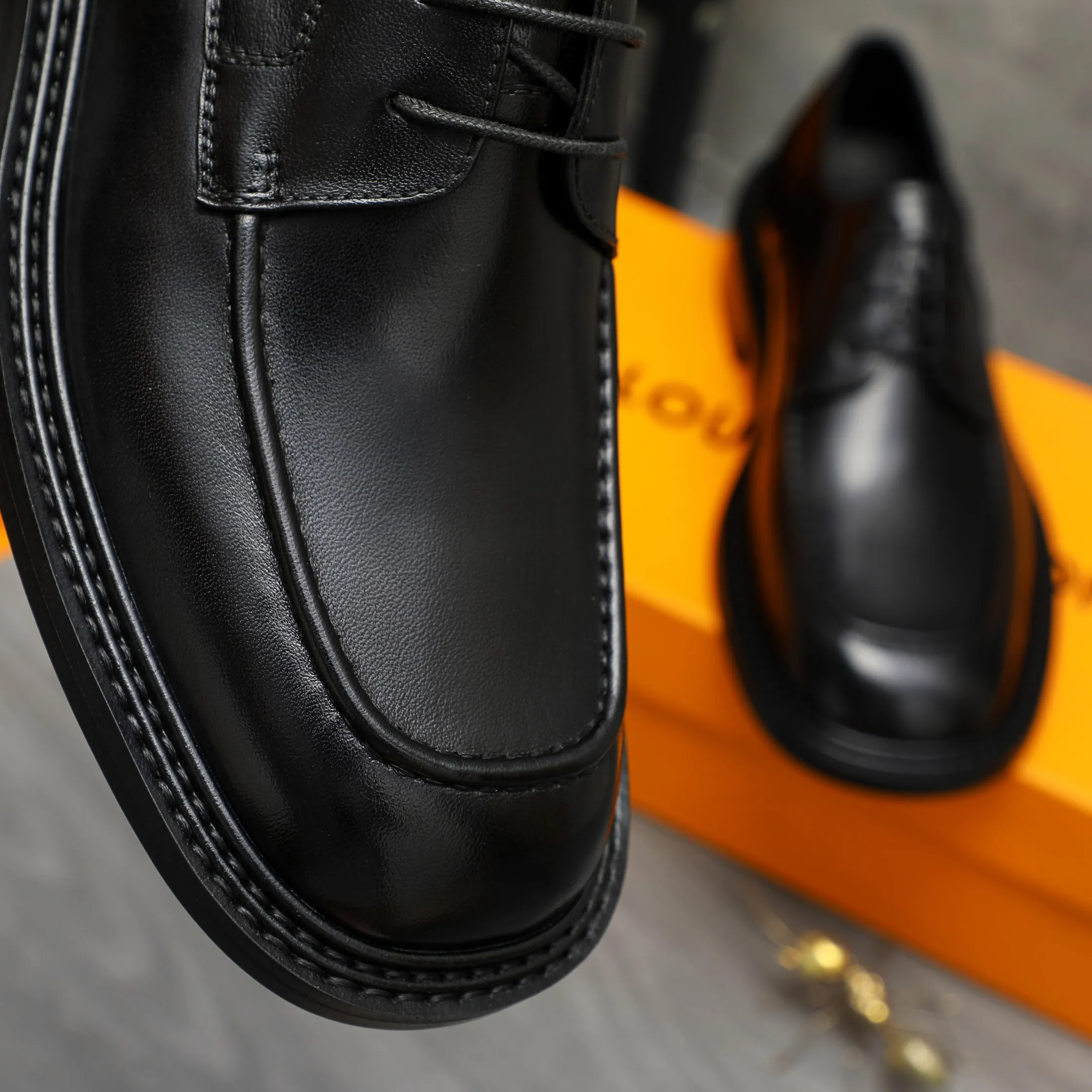 Men's shoes 💰600 Product trademark: LV "Louis Vuitton" business casual lace-up leather shoes Regular size: 37-46 Product materials: Selected high-quality cowhide upper, pigskin lining, rubber outsole